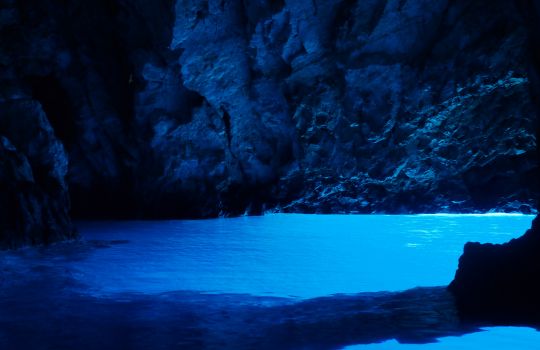 Explore nature's treasures: sea caves in Croatia 